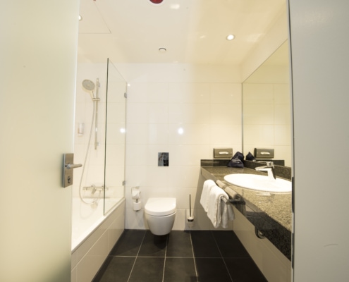 badezimmer carathotel düsseldorf Hotel am Hauptbahnhof Düsseldorf Bad mit Wanne